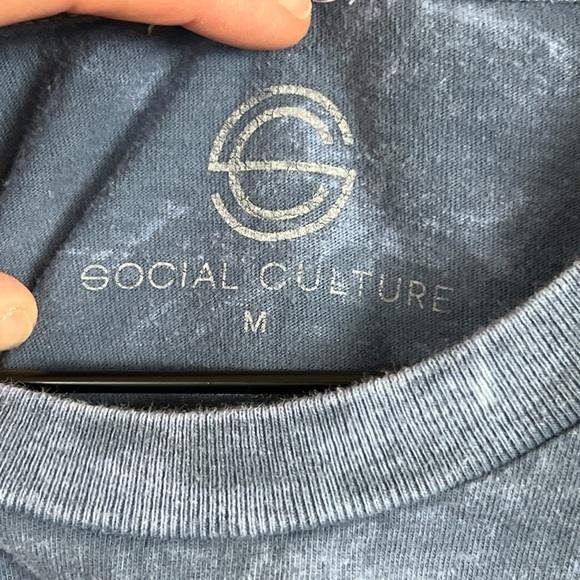 Bundle of 2 Social Culture Outdoor Graphic Cropped T-Shirts Medium Yosemite Wolf - Picture 3 of 8